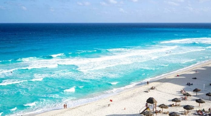 Playa-delfines-cancun